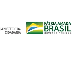 Educador físico promovendo atividade ao ar livre na clínica